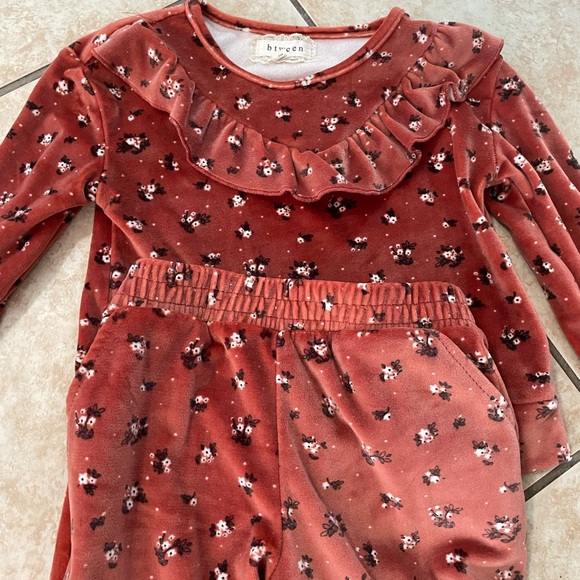 Two girl’s sets for the cold size 4 t - Picture 11 of 15